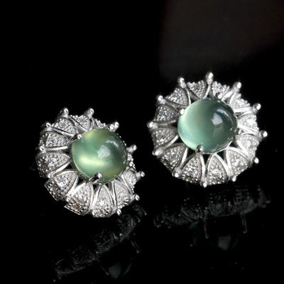 925银镶嵌天然葡萄石耳钉 时尚与品质的完美结合