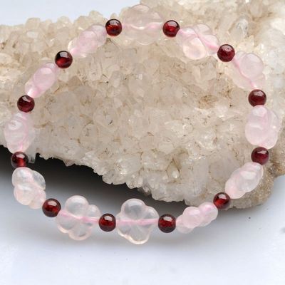 厂家年底清仓 纯天然粉晶四角梅间石榴石手链，东海县盛饰珠宝倾情推荐
